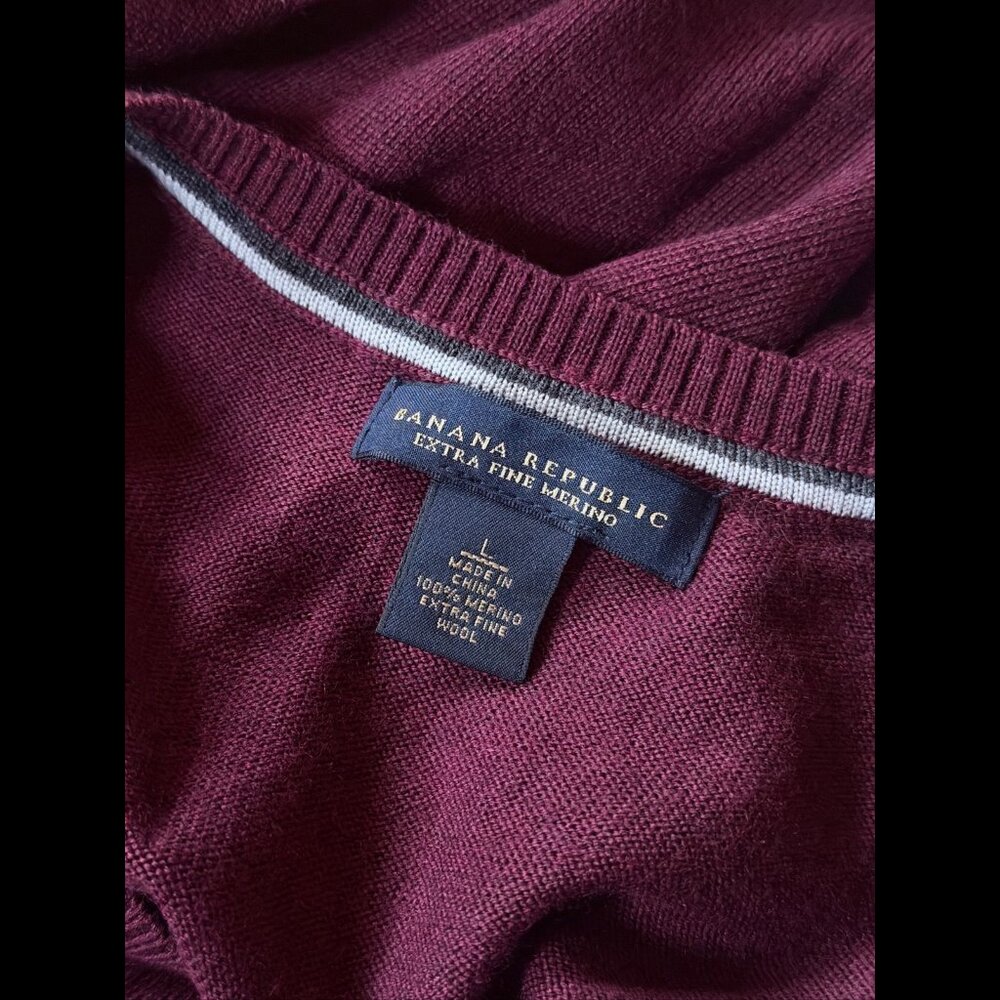 Banana Republic Sweater Large Mens Red 100% Extra Fine Merino Wool V Neck - Picture 6 of 6
